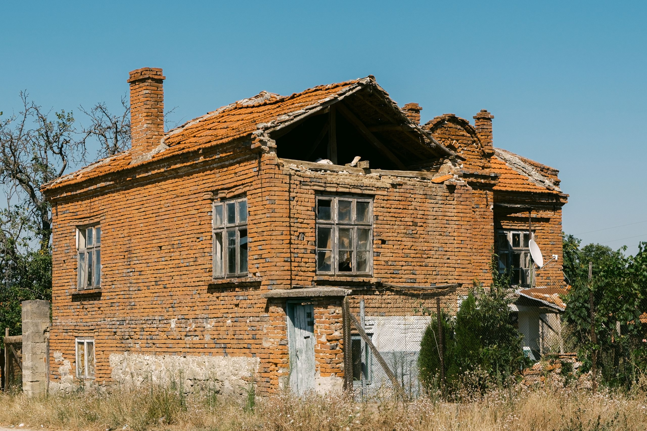 A close-up shot of an abandoned brick house in Varna, Bulgaria, showcasing architectural decay.