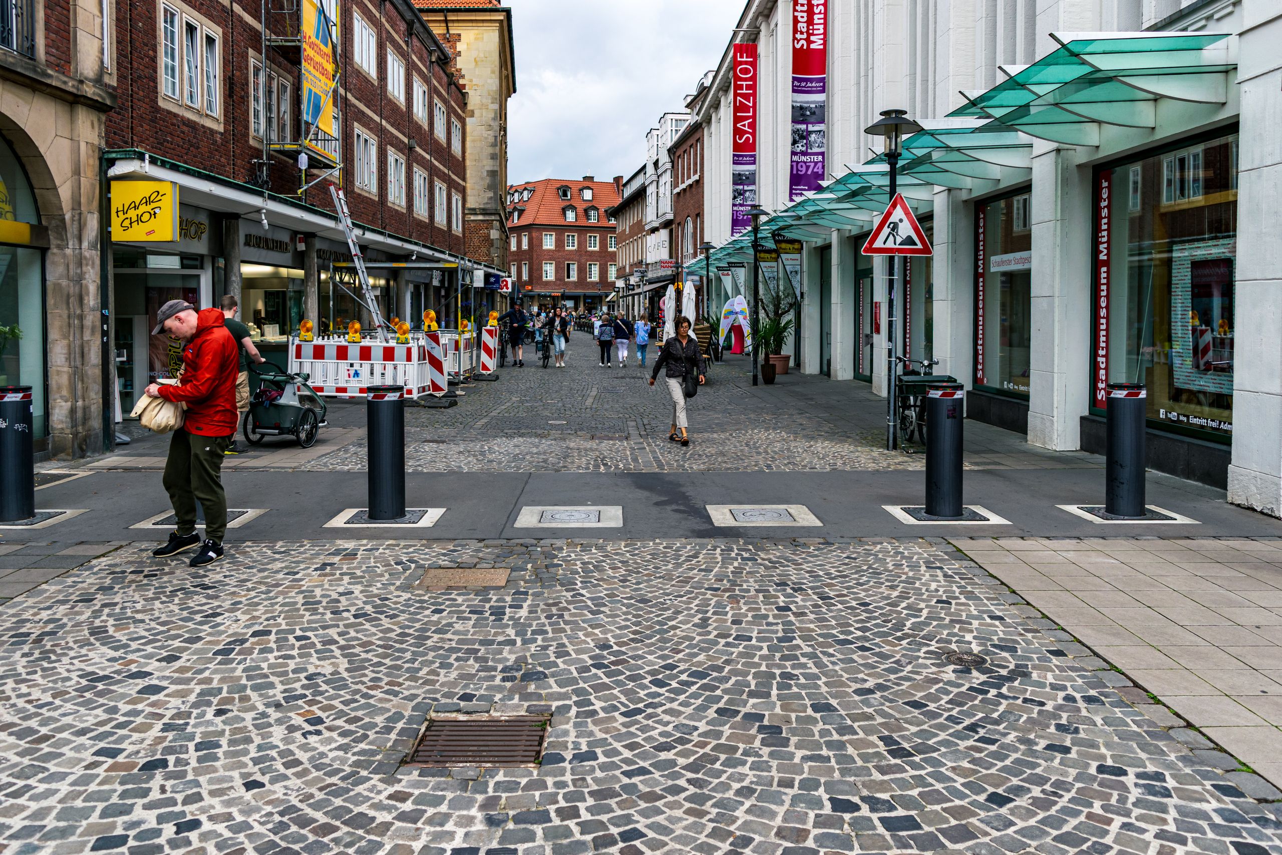 Pedestrian street scene on Ludgeristraße in Münster, Germany with people and shops.